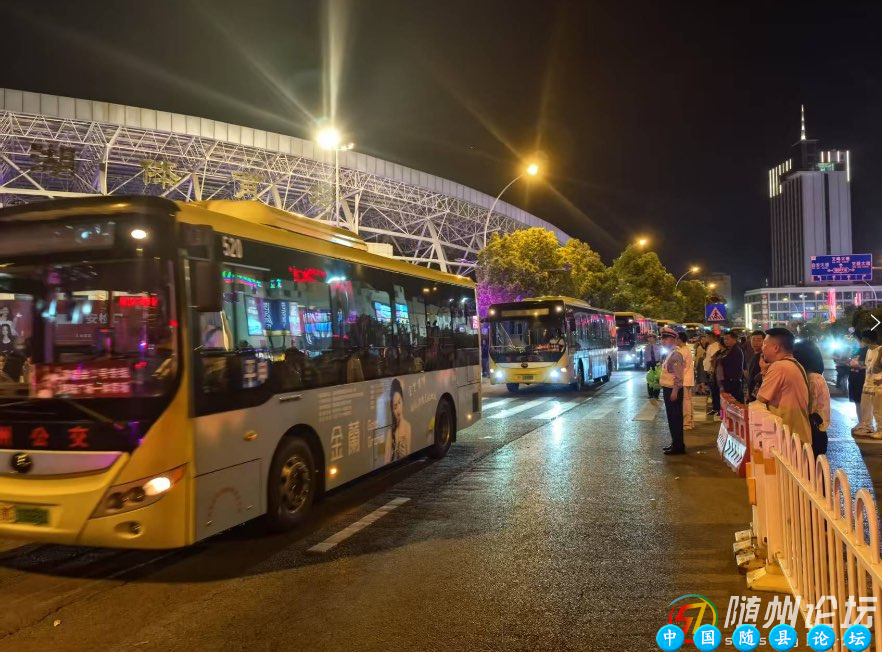 随州公交圆满完成“华语天后·寻根随州”演唱会 接驳保障任务随州公交,华语天后,演唱会,接驳保障,随州市民