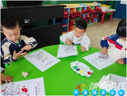 万福中心幼儿园：指尖传爱  童心绘感恩感恩教育