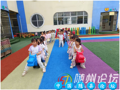 万福中心幼儿园萌娃玩转传统节日