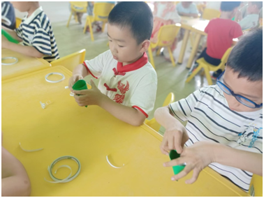 万福中心幼儿园萌娃玩转传统节日