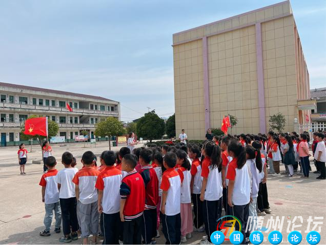 牢记党的教导 争做强国少年—随县万和镇新城小学少先队入队仪式红领巾,党的教导,强国少年