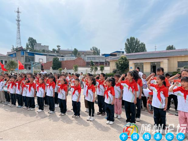 牢记党的教导 争做强国少年—随县万和镇新城小学少先队入队仪式红领巾,党的教导,强国少年