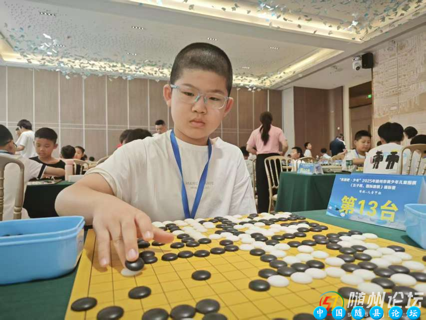 全市围棋（五子棋、国际跳棋）锦标赛开赛
280余名青少年（儿童）在棋格间展风采