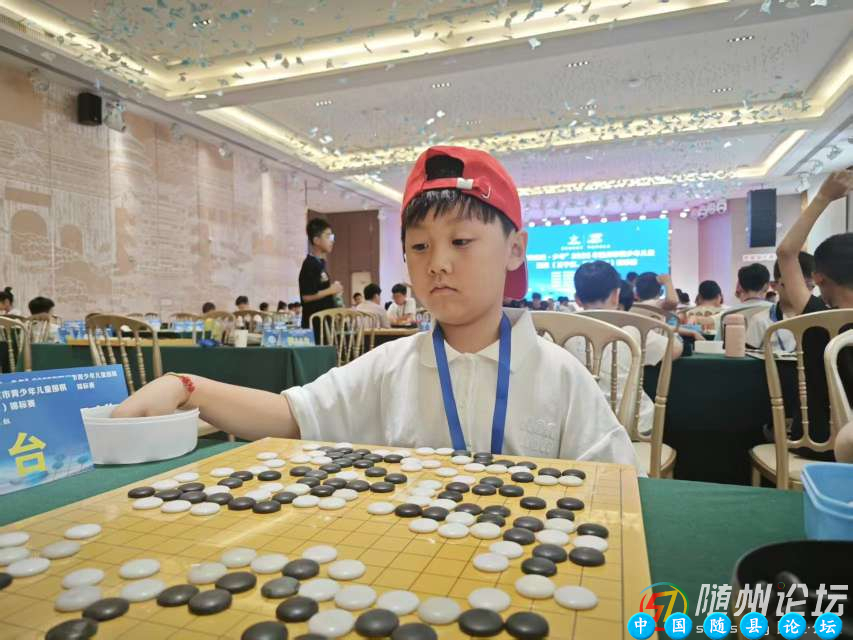 全市围棋（五子棋、国际跳棋）锦标赛开赛
280余名青少年（儿童）在棋格间展风采