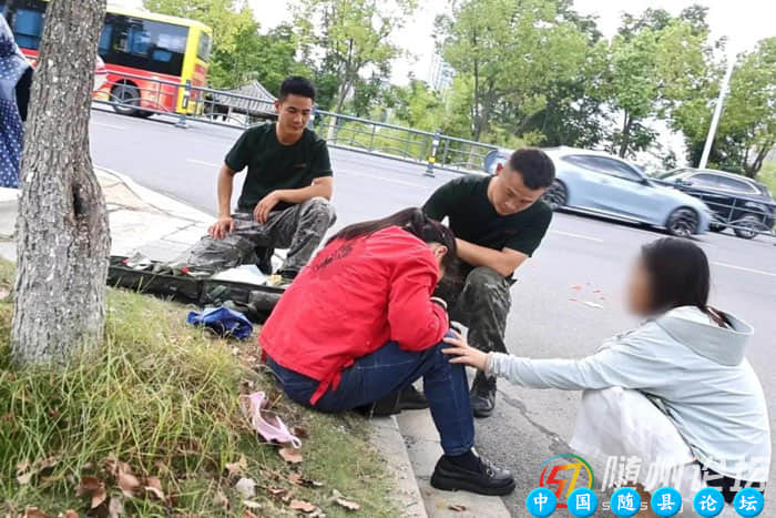 危急时刻伸援手 随州武警官兵救助车祸伤者武警救助,伤者,救援