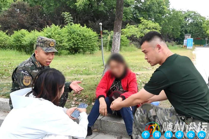 危急时刻伸援手 随州武警官兵救助车祸伤者武警救助,伤者,救援