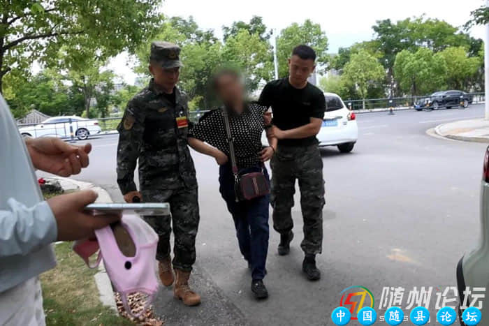 危急时刻伸援手 随州武警官兵救助车祸伤者武警救助,伤者,救援