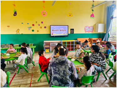 万福店中心幼儿园：家园共品“幸福餐”家园共育