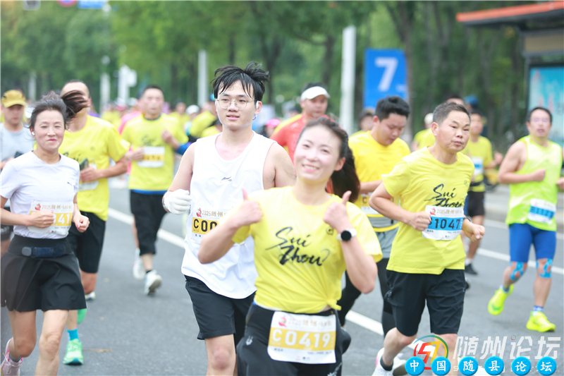 竞速赛道，邂逅一座城的风采 ——2025随州马拉松侧记随州马拉松,随州城市风采,速度与激情