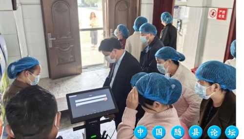 家校协同护“食”安 优化环境助成长——府河初级中学食堂家长开放日筑牢教育营商环境民生根基校园饮食安全,学校食堂管理,家校合作