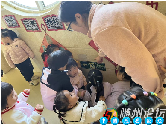 万福店幼儿园小班萌娃趣学消防标识记幼儿园,消防标识,安全教育,游戏活动