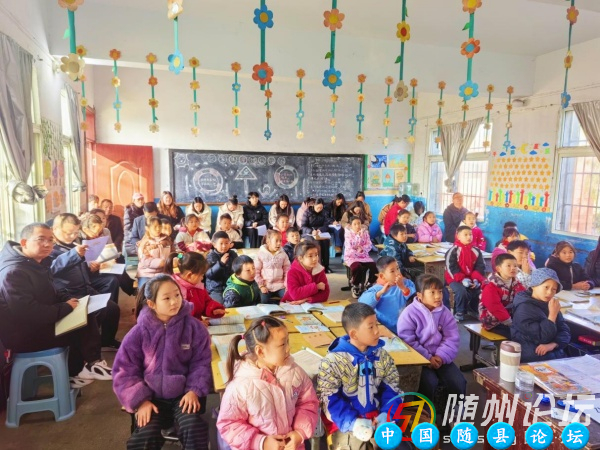 智慧语文绘彩虹 AI赋能启新程——随县万和镇“名师+AI”联合送课活动走进青苔小学智慧语文,AI赋能,随县万和镇,青苔小学,小学语文教学