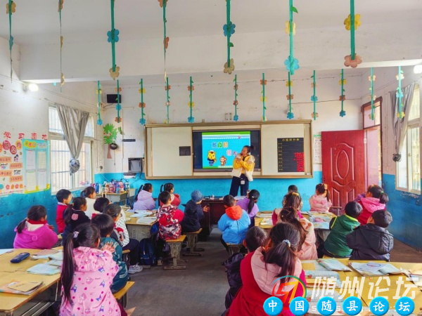 智慧语文绘彩虹 AI赋能启新程——随县万和镇“名师+AI”联合送课活动走进青苔小学智慧语文,AI赋能,随县万和镇,青苔小学,小学语文教学