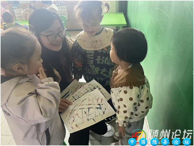 万福店中心幼儿园小班《车轮滚画》艺术活动精彩回顾幼儿艺术活动,儿童创意绘画,车轮滚画教学,幼儿艺术启蒙