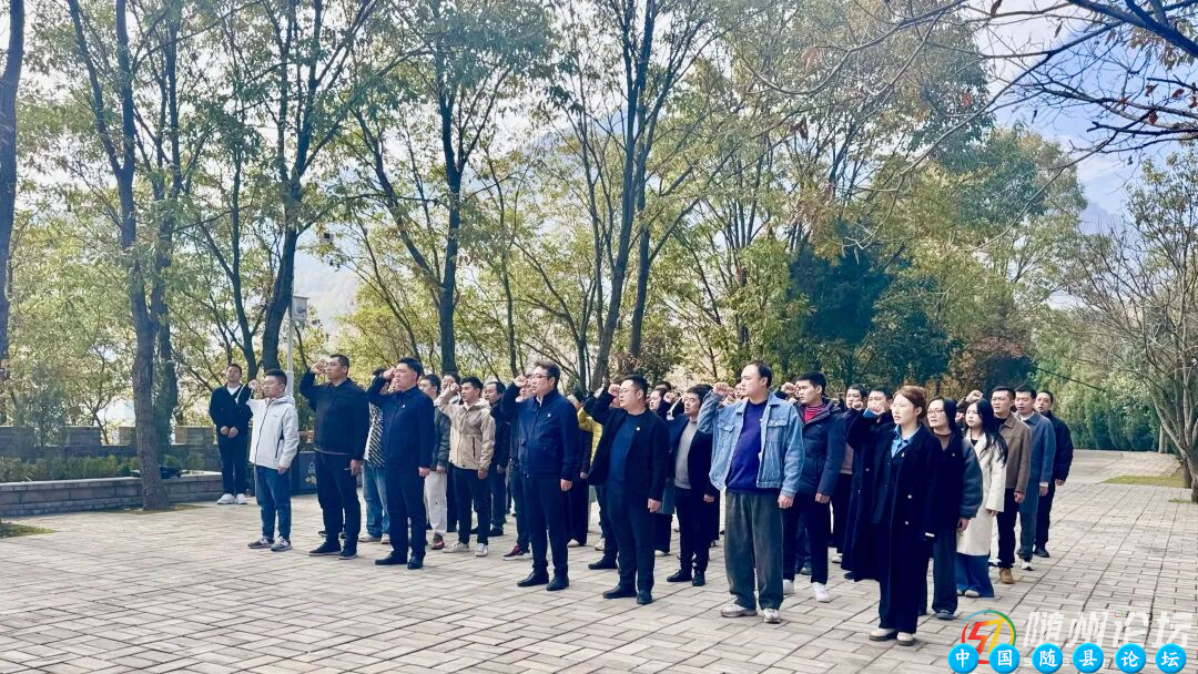 党建引领聚合力 携手共建促发展党建联建活动,党建引领发展,普惠金融服务,企业融资支持,革命先烈缅怀