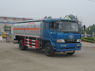 程力威牌CLW5161GYYC3型运油车